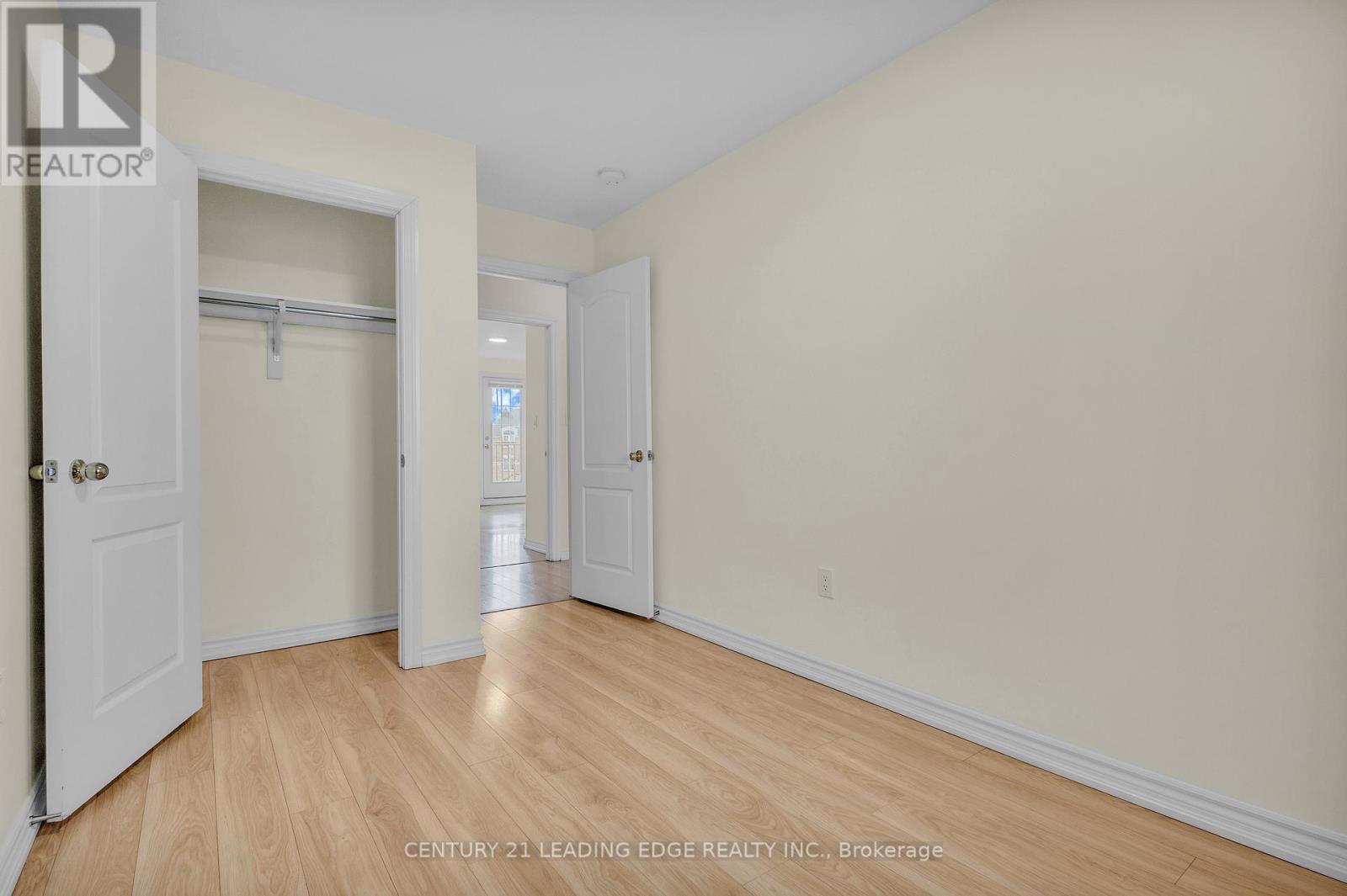 26 SHIFF CRESCENT - 32