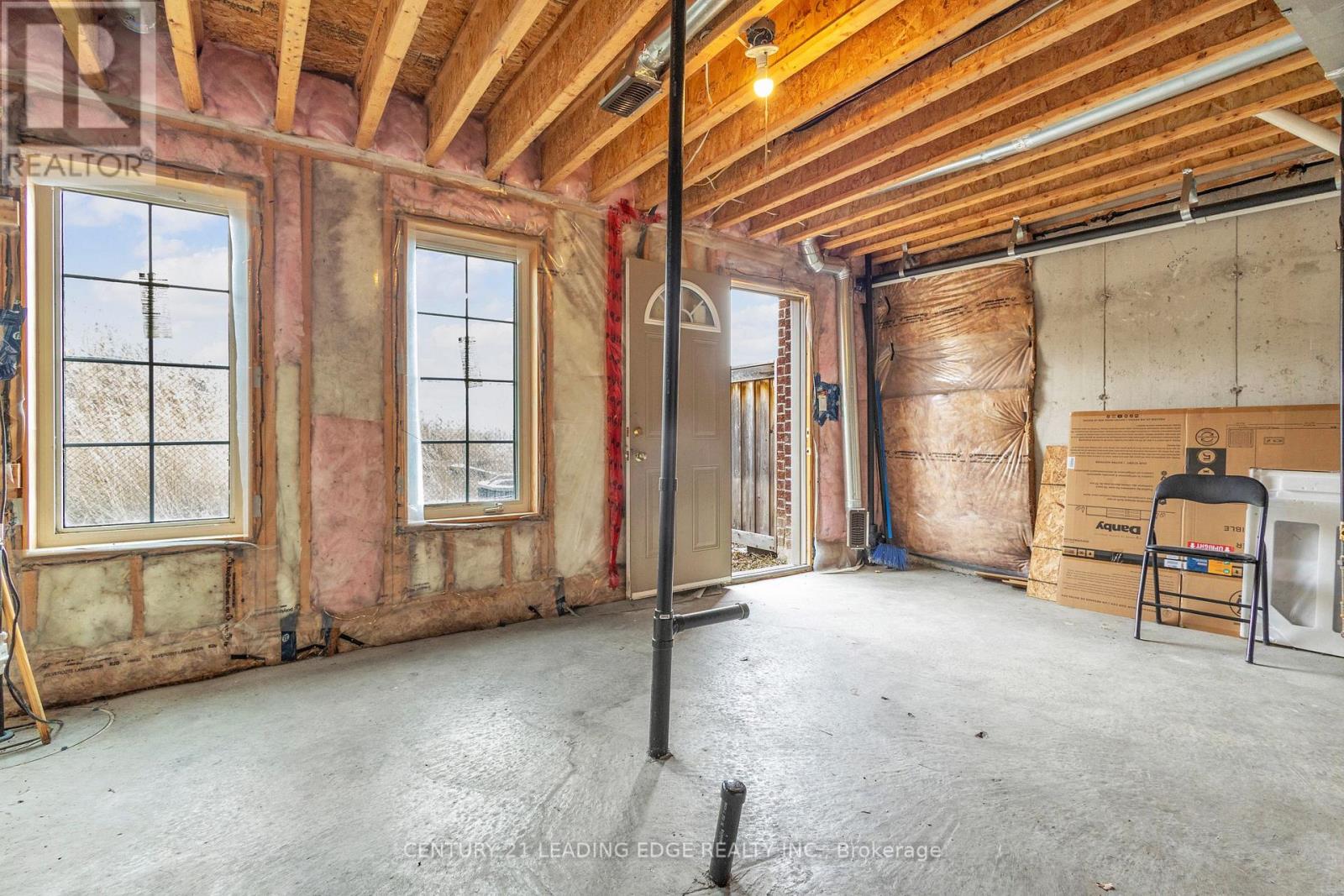 26 SHIFF CRESCENT - 36