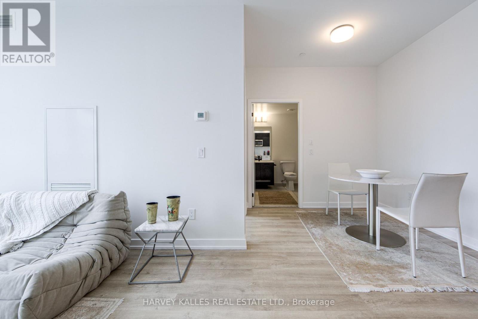 #1001 2300 ST CLAIR AVENUE W - 18