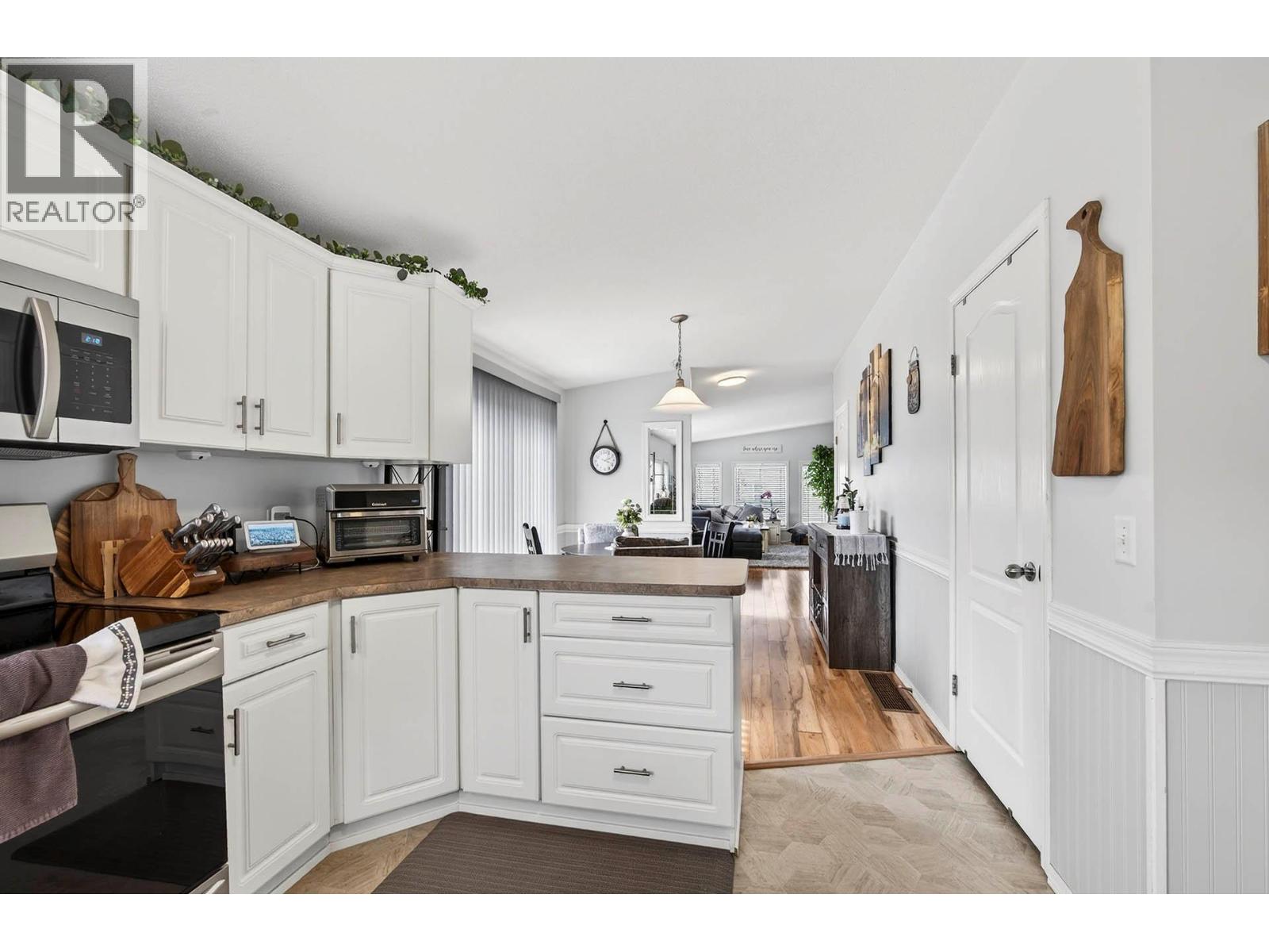 #23 768 SHUSWAP Road - 16