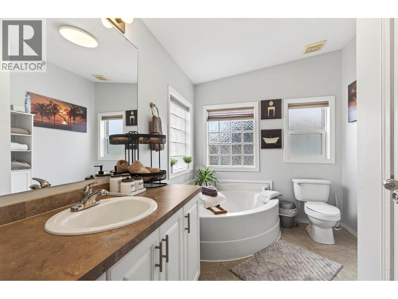 #23 768 SHUSWAP Road - 24