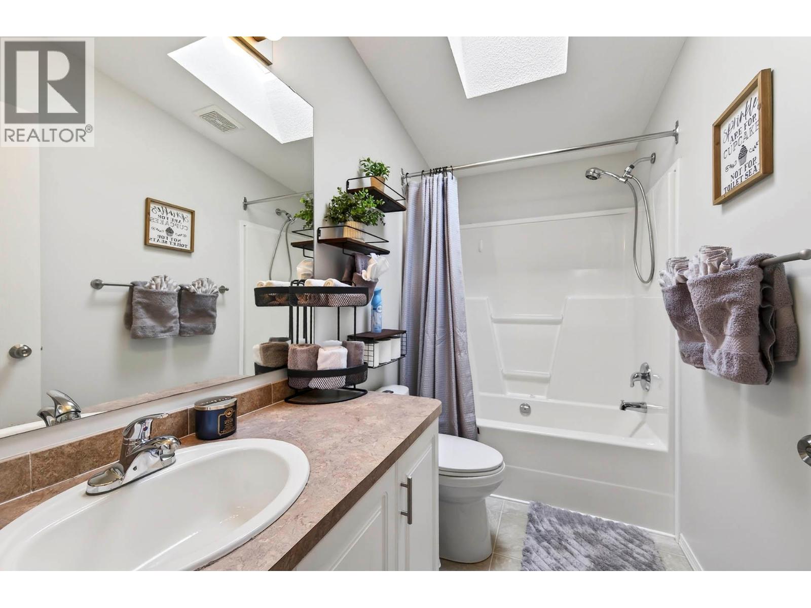 #23 768 SHUSWAP Road - 34