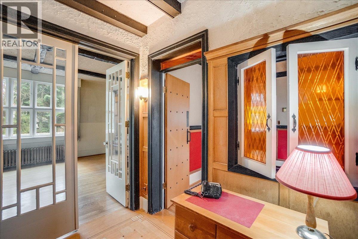 1107 ROBERTSON Avenue - 21