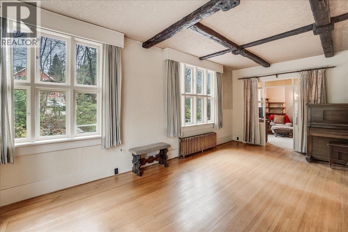 1107 ROBERTSON Avenue - 23