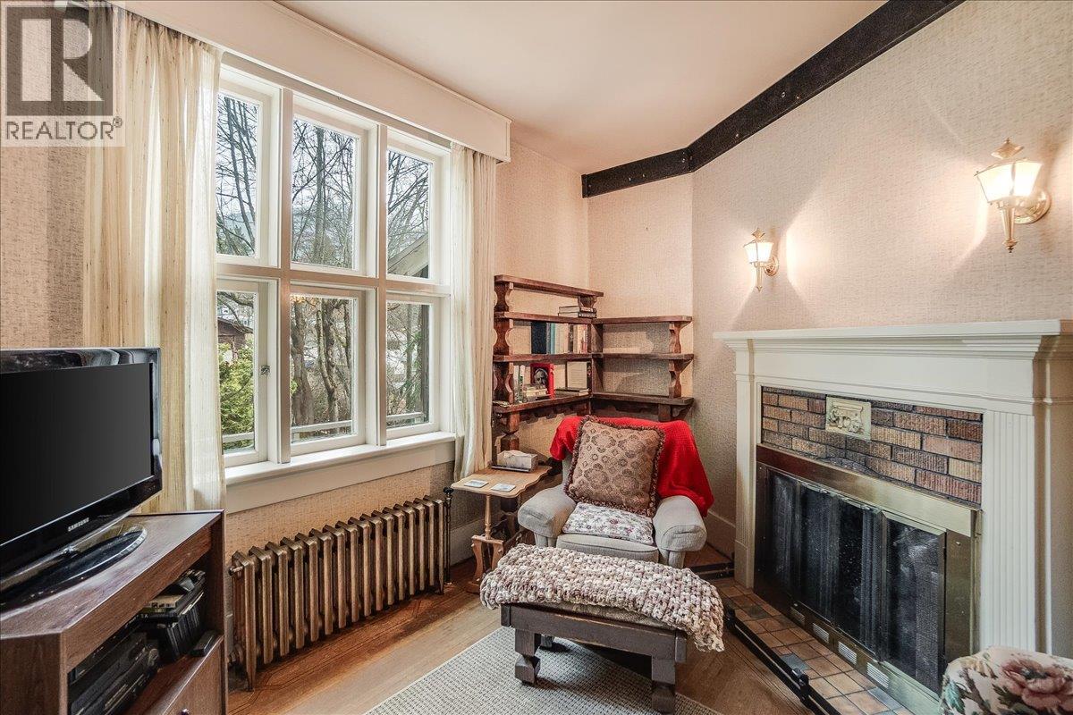 1107 ROBERTSON Avenue - 24