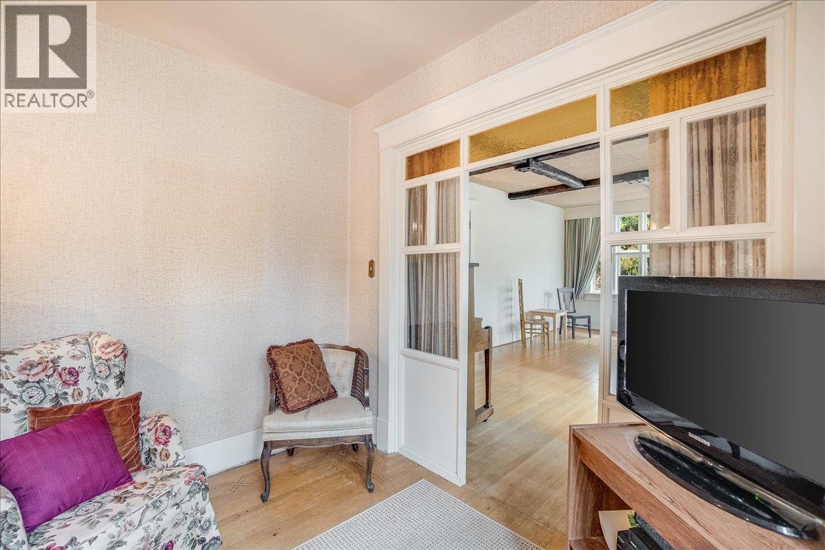 1107 ROBERTSON Avenue - 27