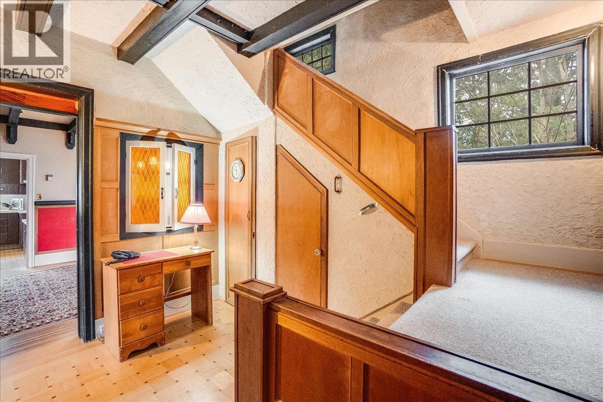 1107 ROBERTSON Avenue - 32