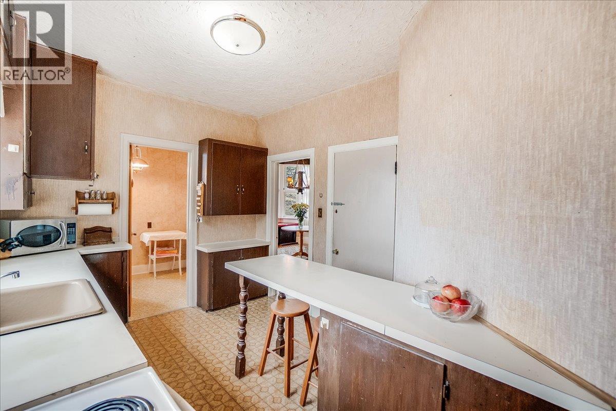 1107 ROBERTSON AVENUE - 40