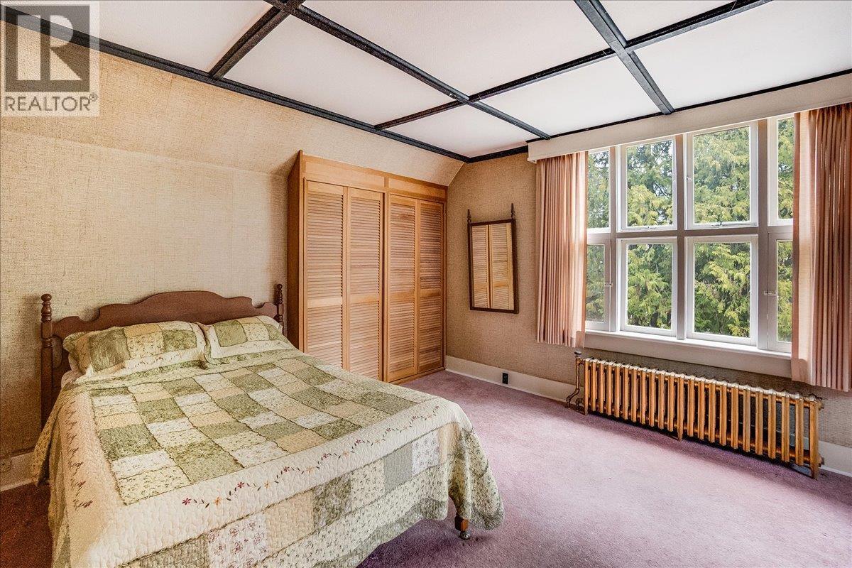 1107 ROBERTSON AVENUE - 47