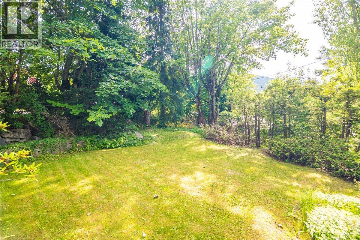 1107 ROBERTSON Avenue - 5