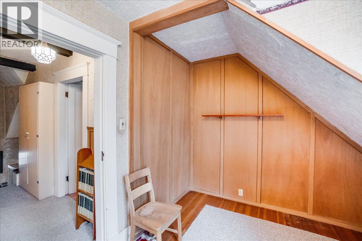 1107 ROBERTSON Avenue - 52