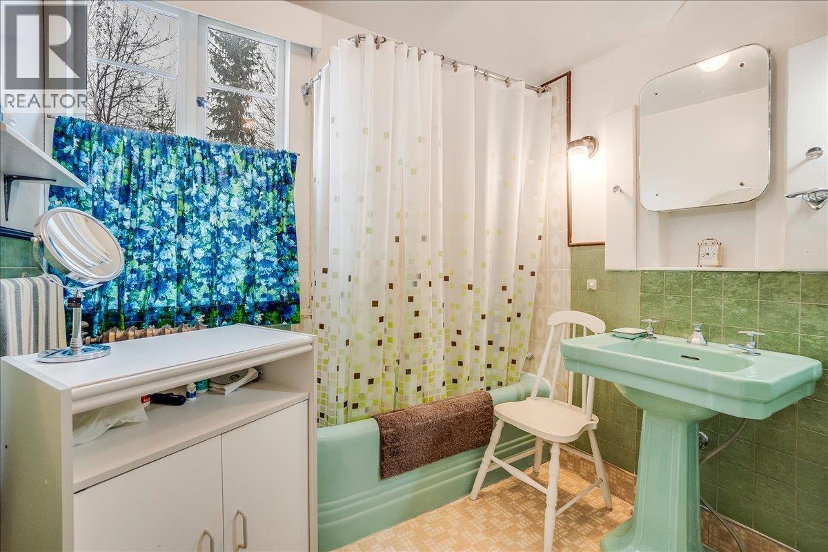 1107 ROBERTSON Avenue - 55