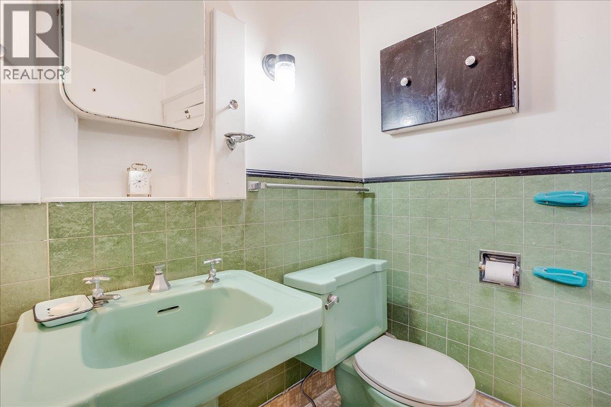 1107 ROBERTSON Avenue - 57