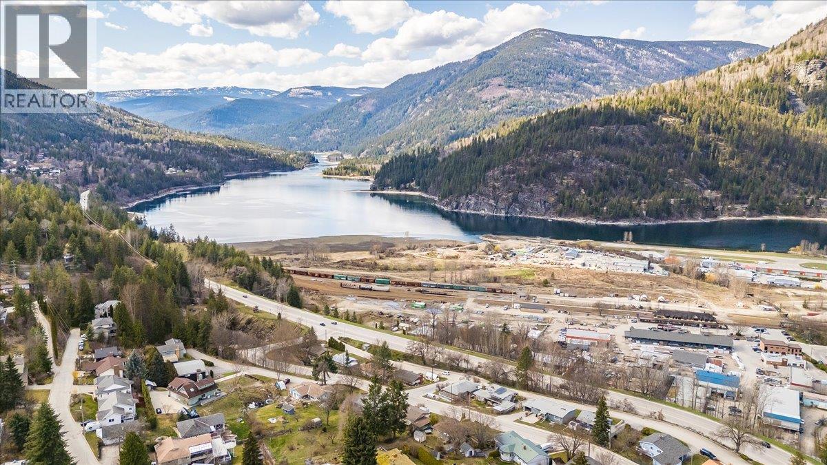 1107 ROBERTSON AVENUE - 65