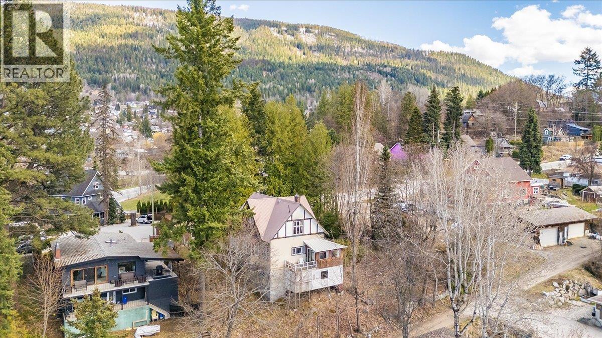 1107 ROBERTSON Avenue - 70