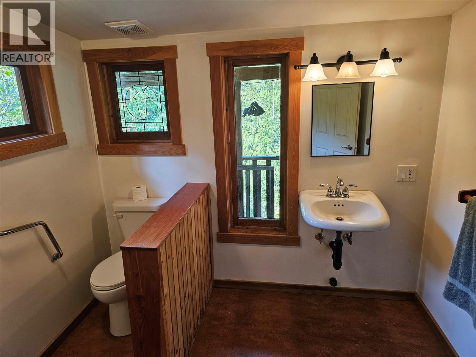  7467 ST THOMAS Road, Winlaw