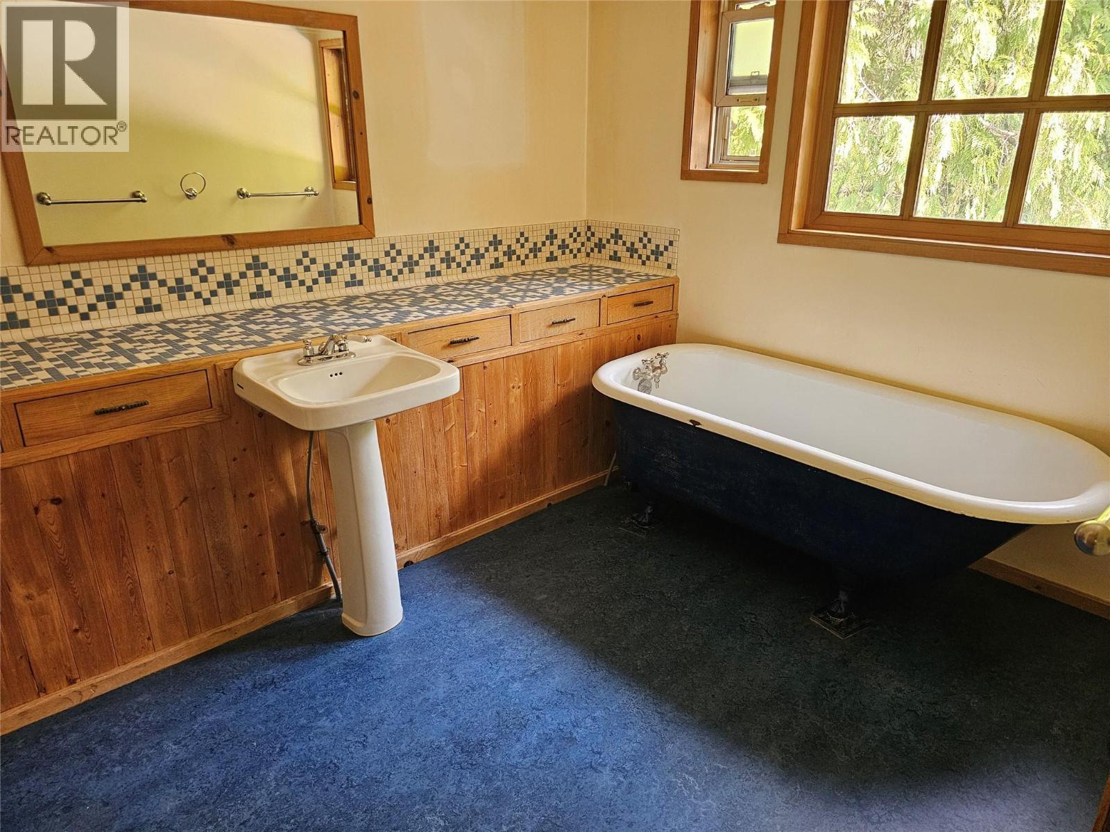  7467 ST THOMAS Road, Winlaw