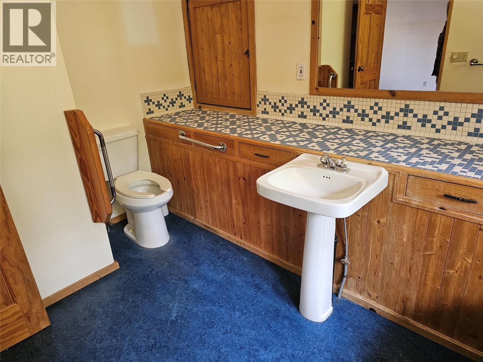  7467 ST THOMAS Road, Winlaw