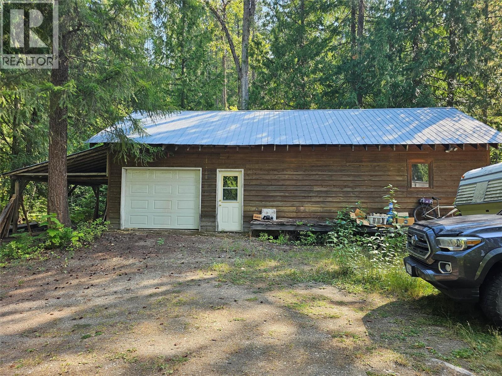  7467 ST THOMAS Road, Winlaw