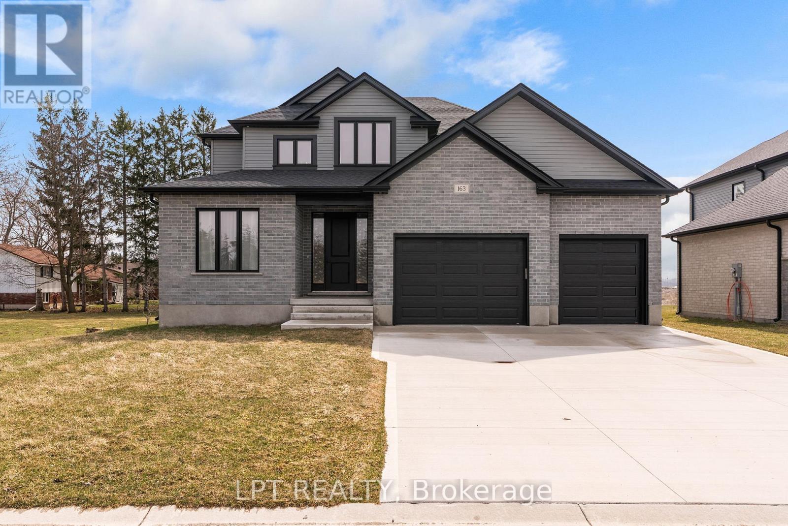 163 MCLEOD STREET - 4