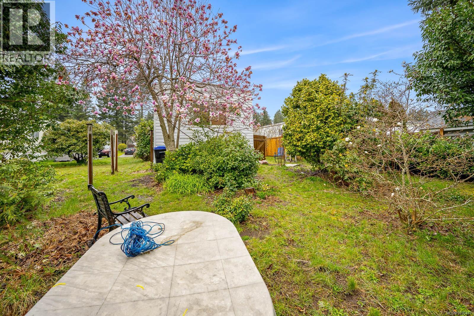 #19 390 COWICHAN Ave - 24