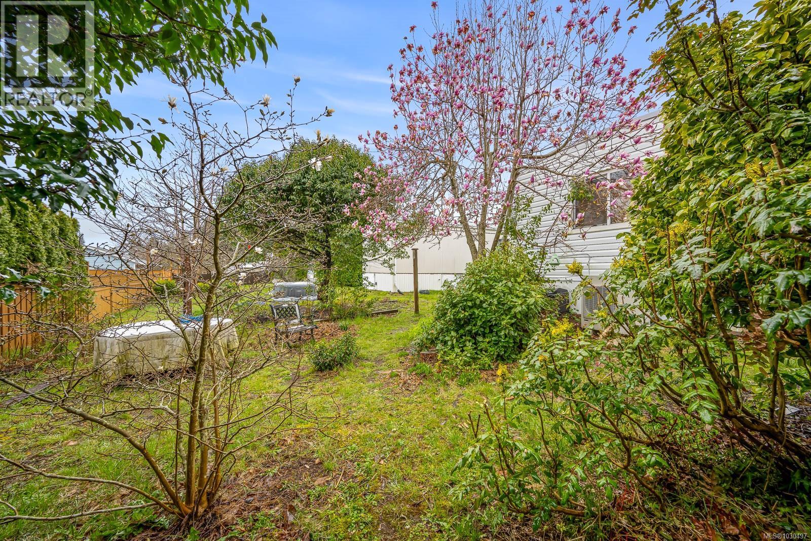 #19 390 COWICHAN Ave - 25