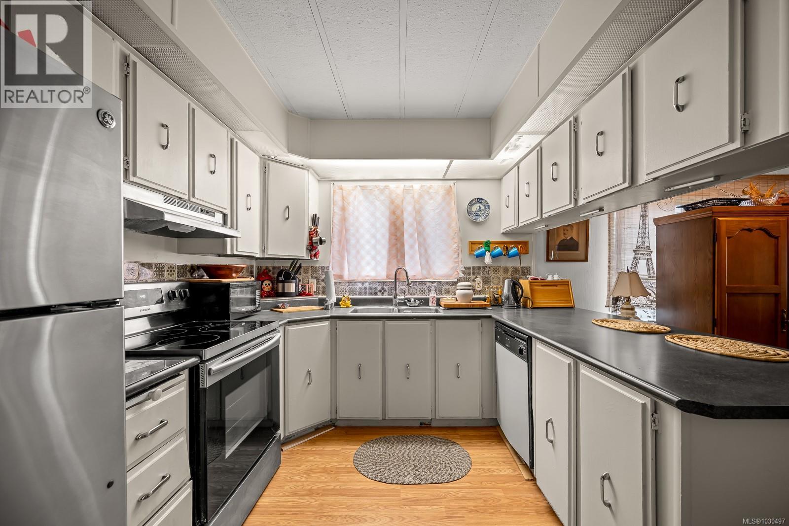 #19 390 COWICHAN Ave - 4
