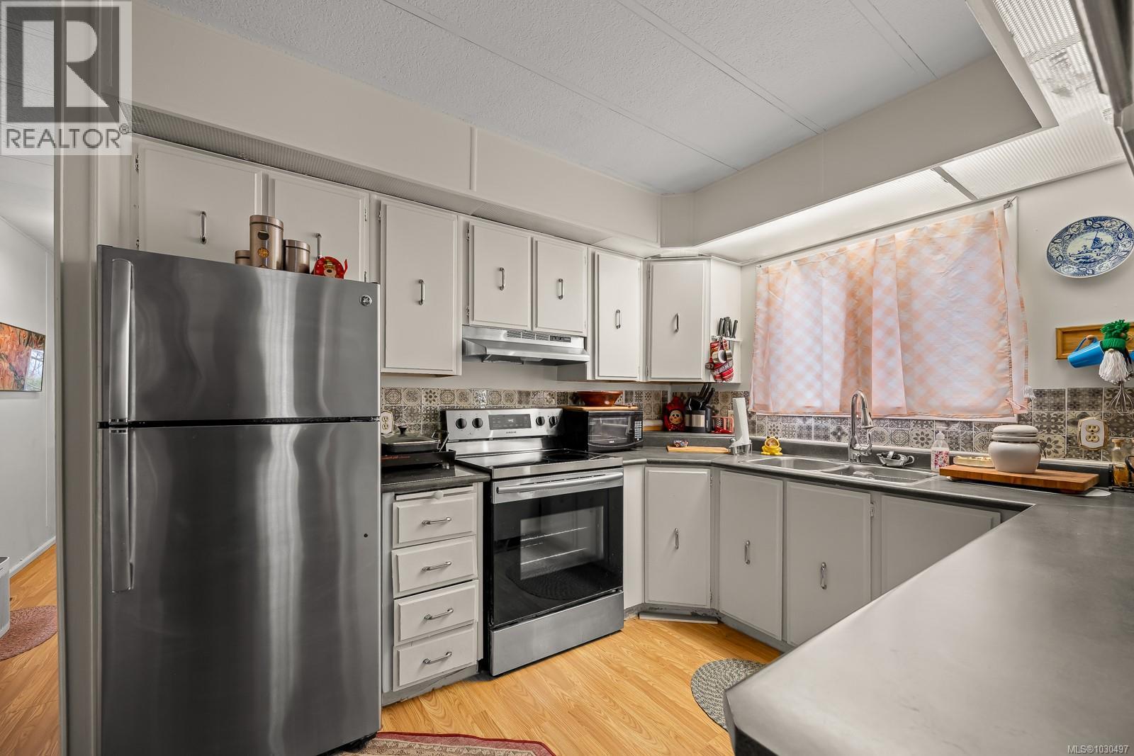 #19 390 COWICHAN Ave - 6