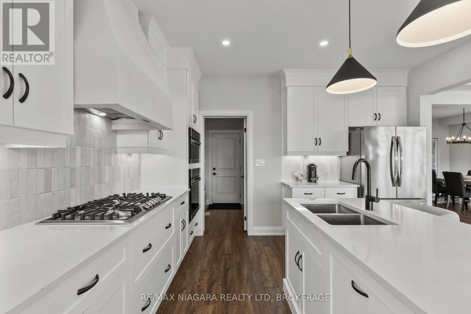 236 WALKER ROAD - 10