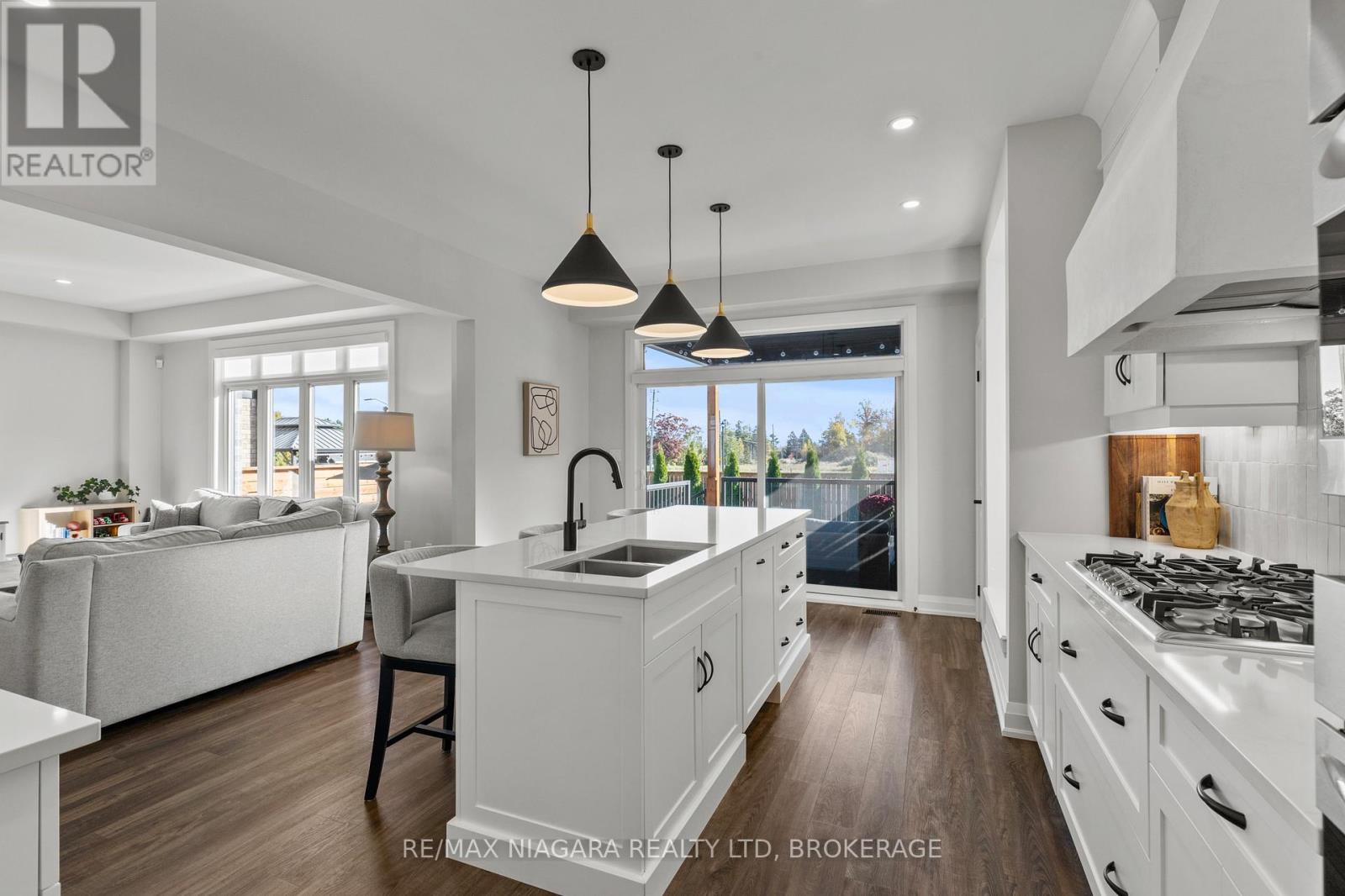 236 WALKER ROAD - 11