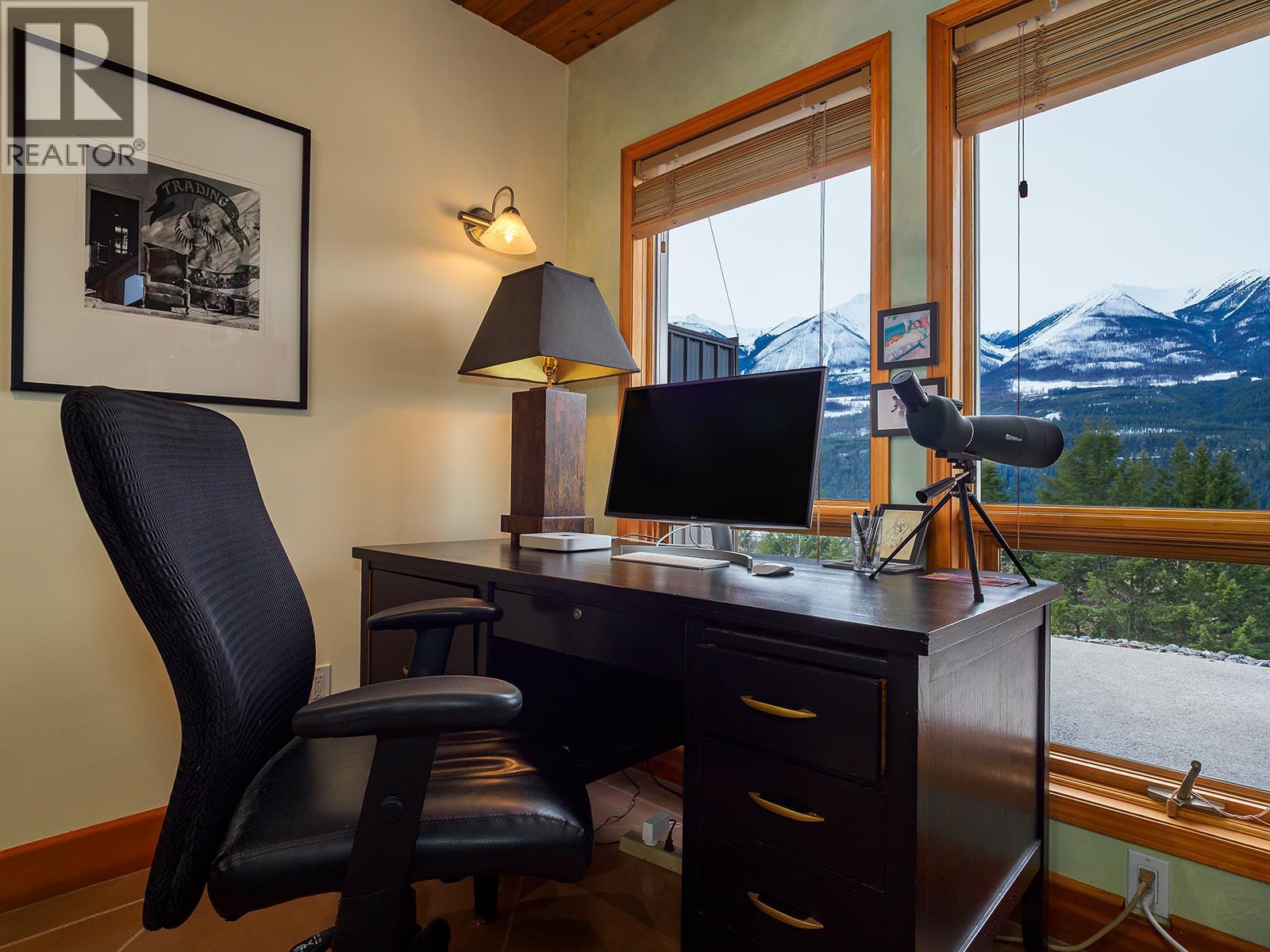  1756 Highway 95 Highway, Golden