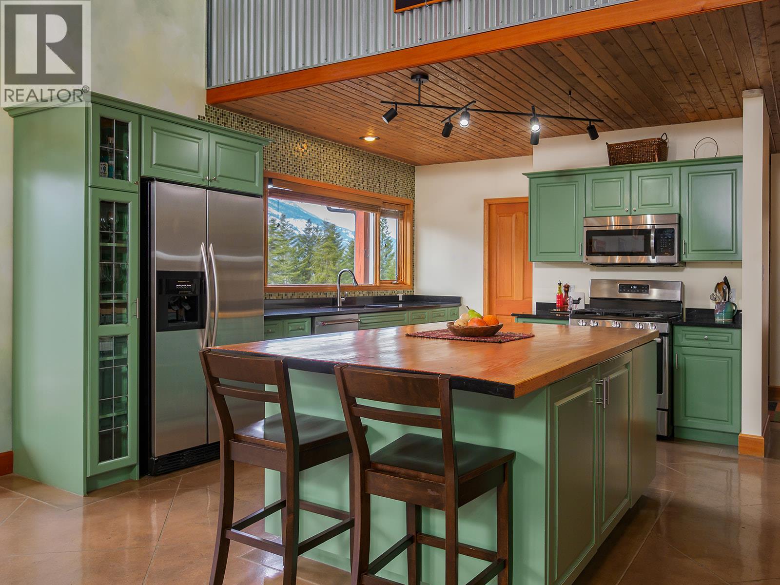  1756 Highway 95 Highway, Golden