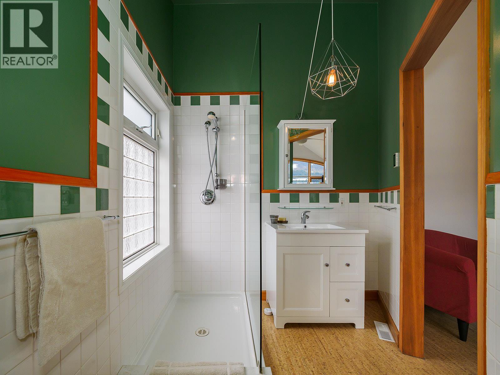  1756 Highway 95 Highway, Golden