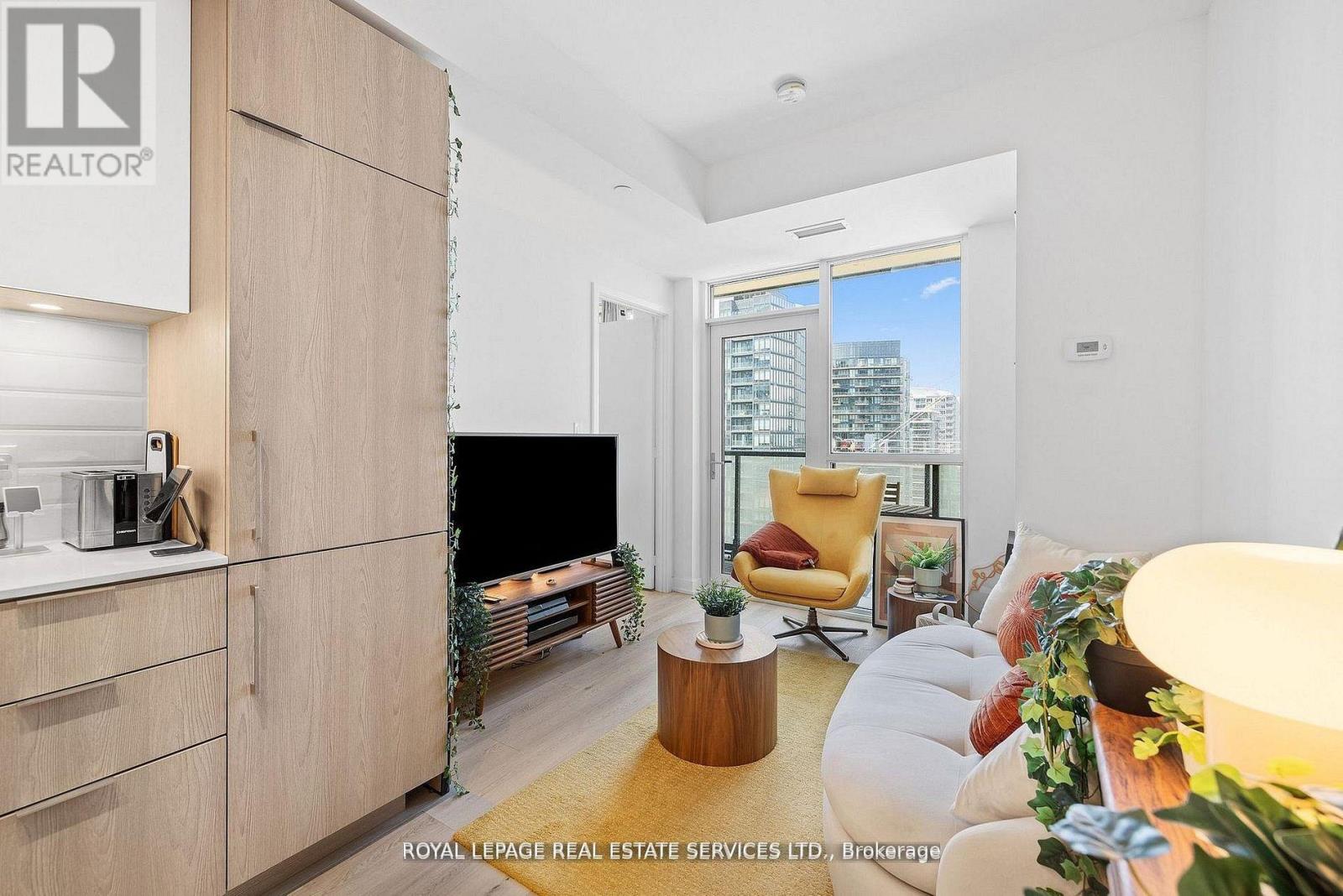 #1603 50 ORDNANCE STREET - 6