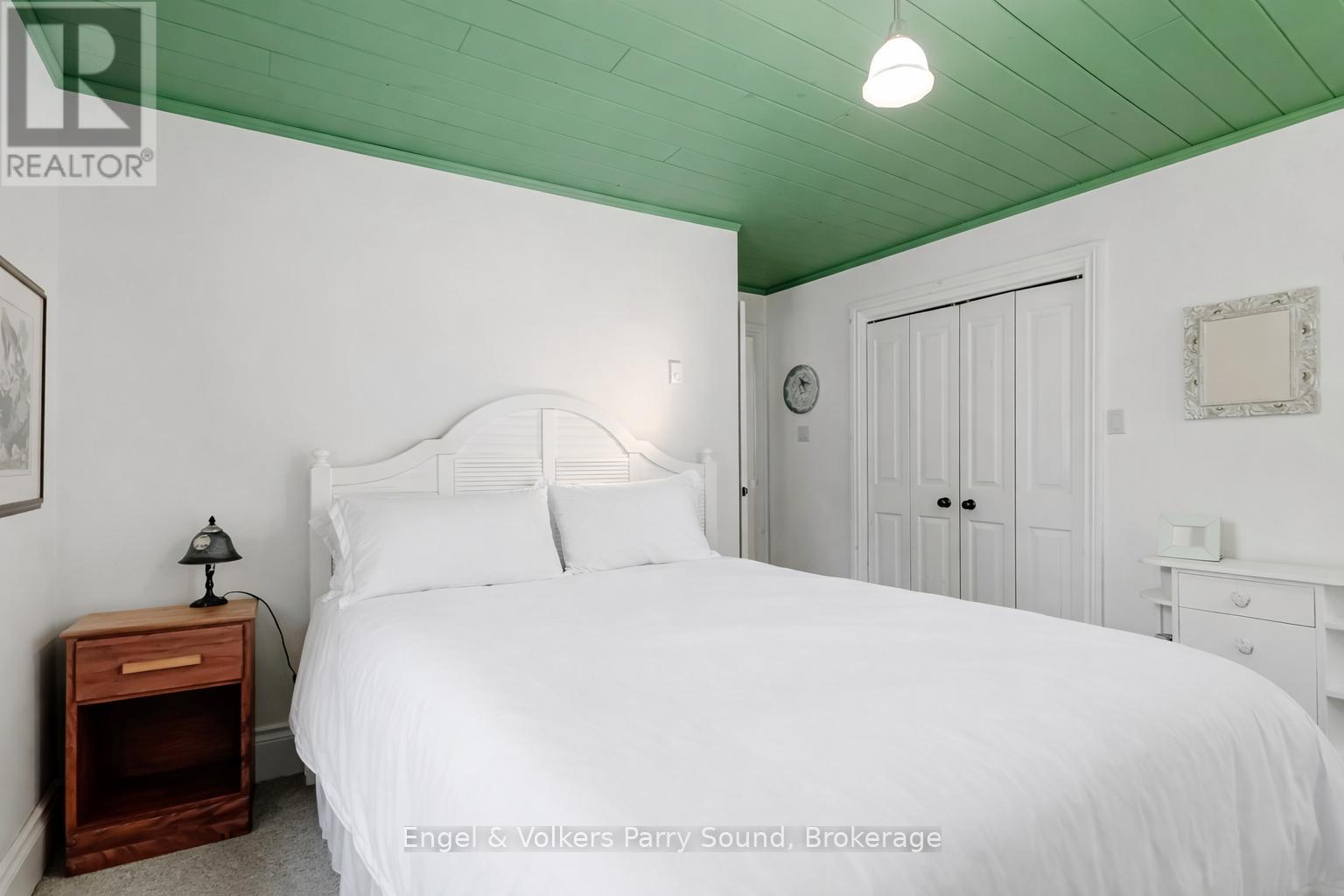 6 29C MOWAT ISLAND - 17