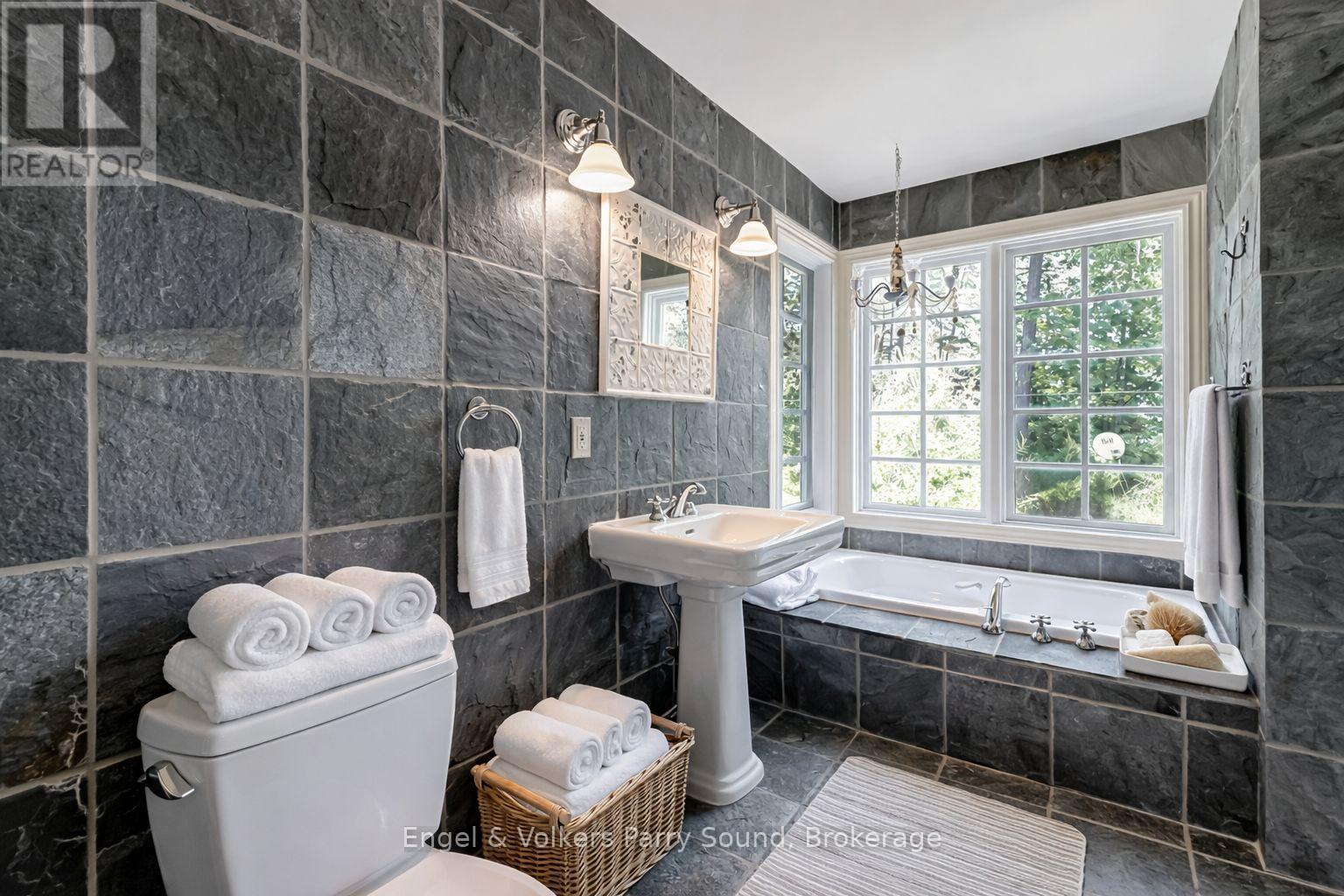 6 29C MOWAT ISLAND - 20