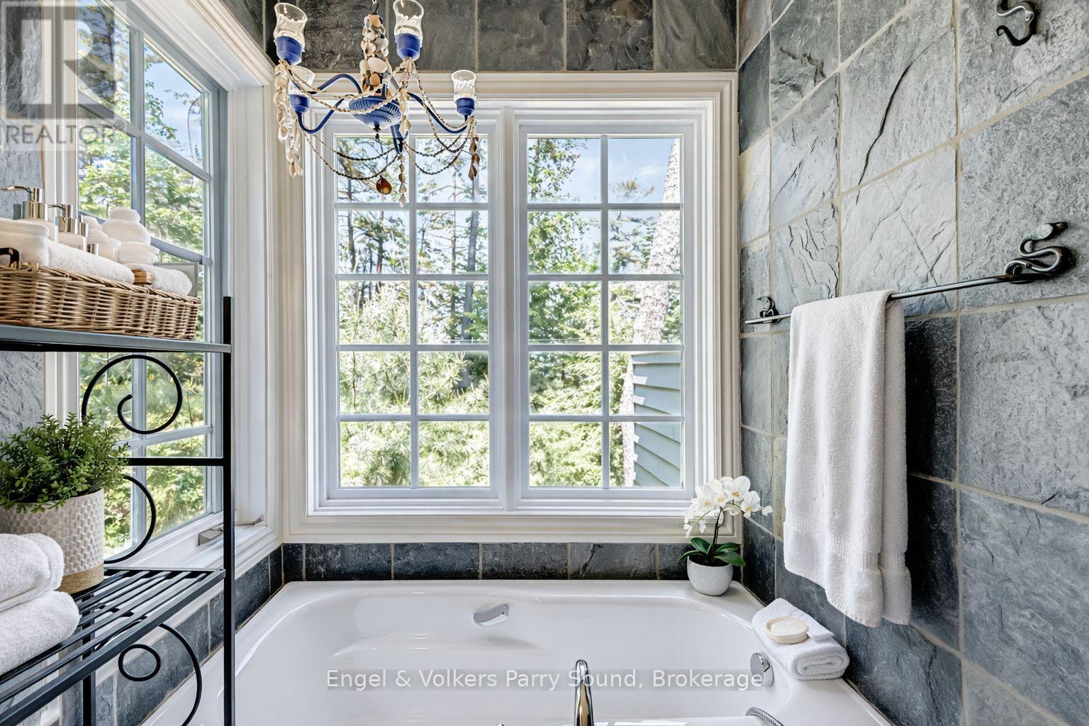 6 29C MOWAT ISLAND - 21