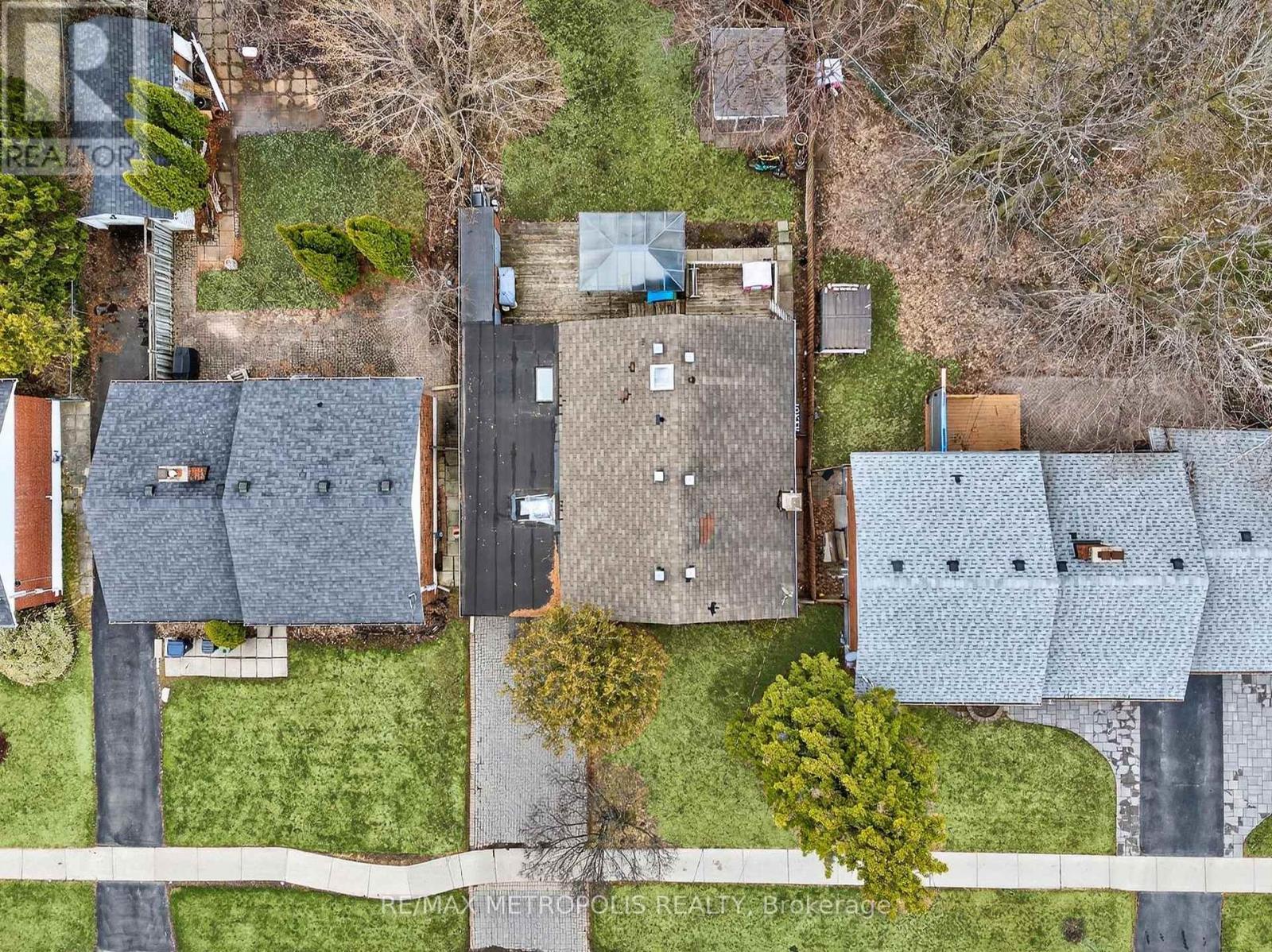 91 ELLENDALE DRIVE - 18