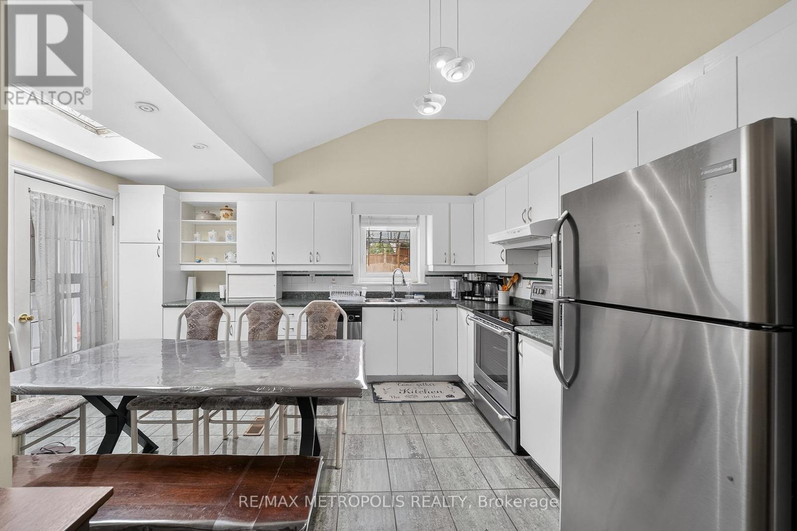 91 ELLENDALE DRIVE - 21