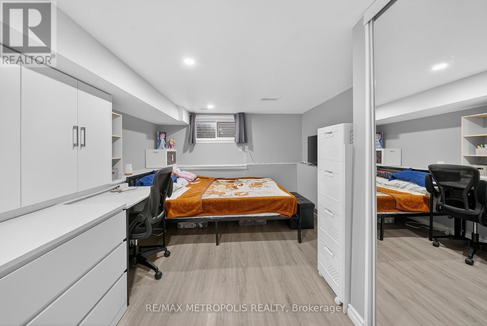 91 ELLENDALE DRIVE - 24