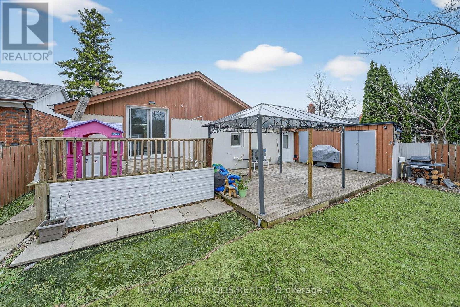 91 ELLENDALE DRIVE - 33