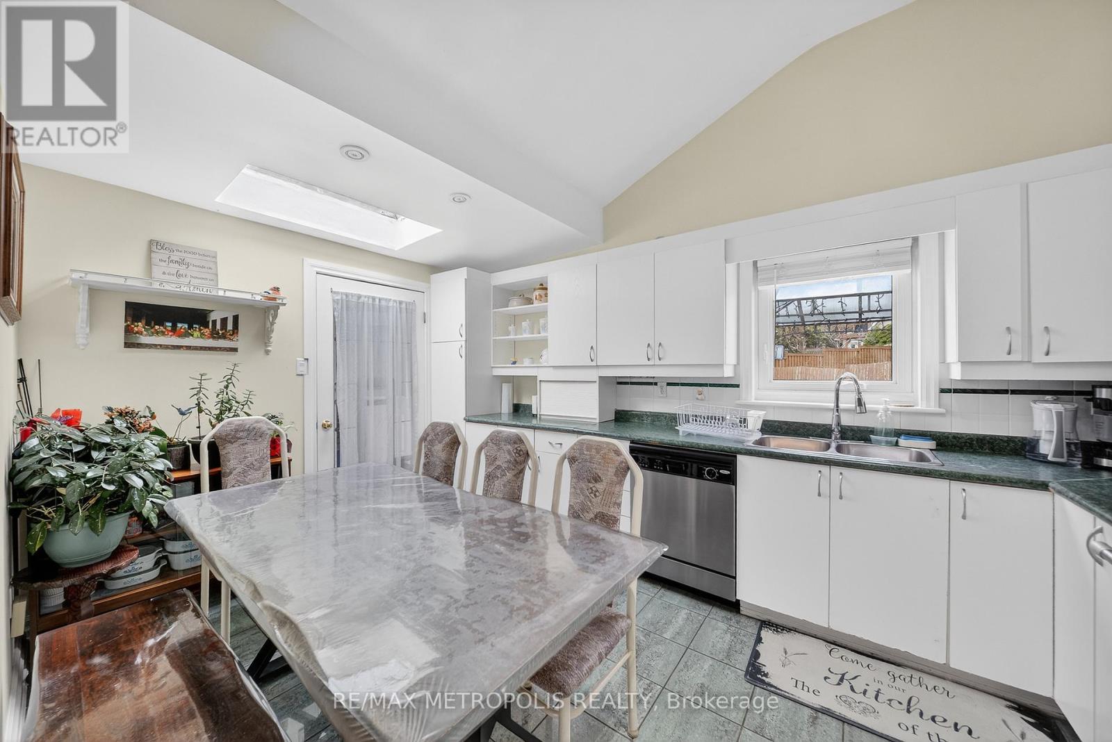 91 ELLENDALE DRIVE - 38