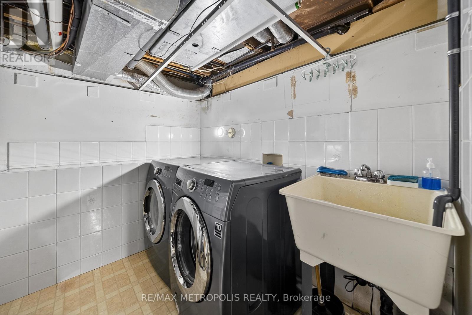 91 ELLENDALE DRIVE - 46