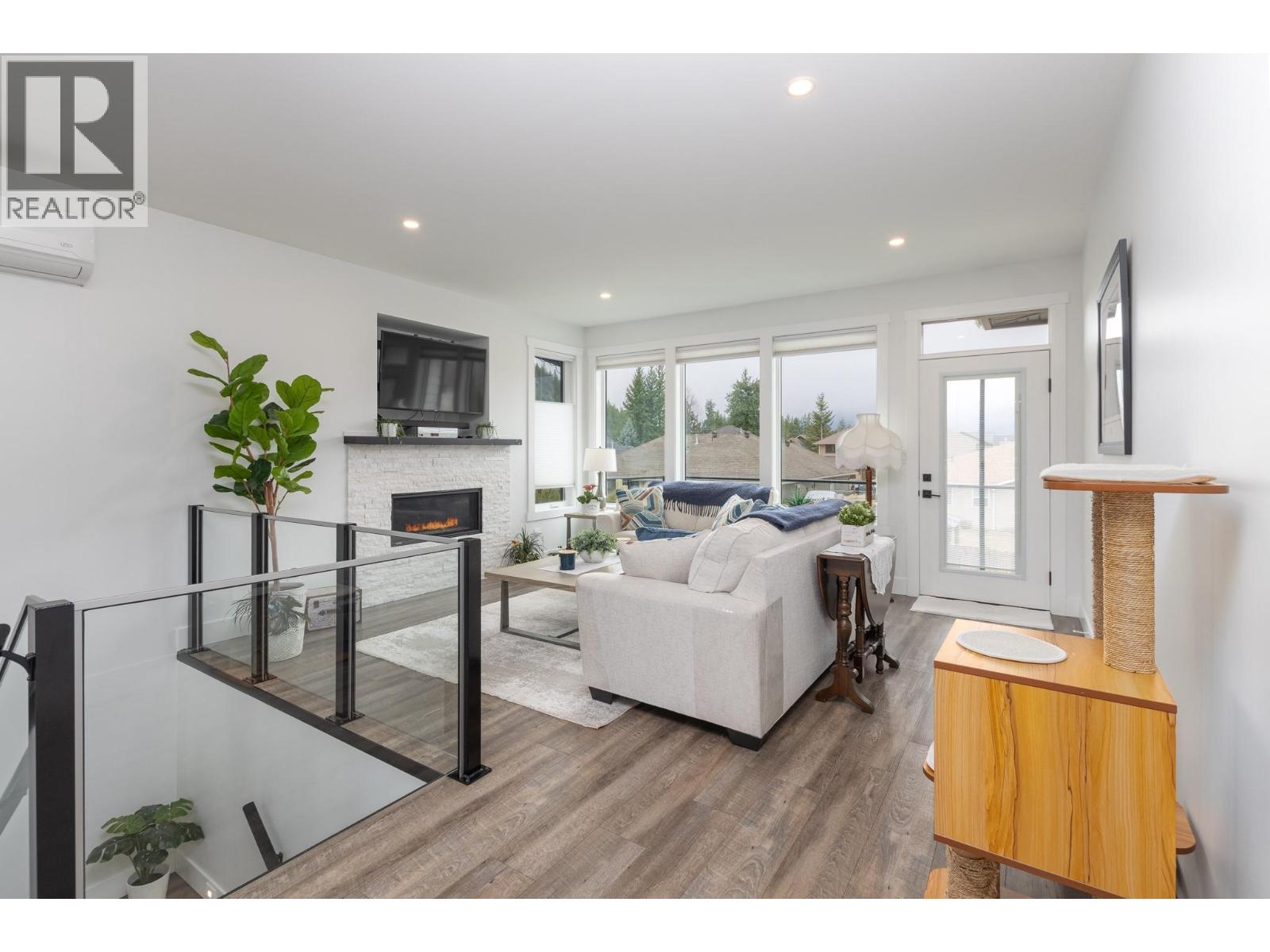 4 1441 20 Avenue Southeast, Salmon Arm