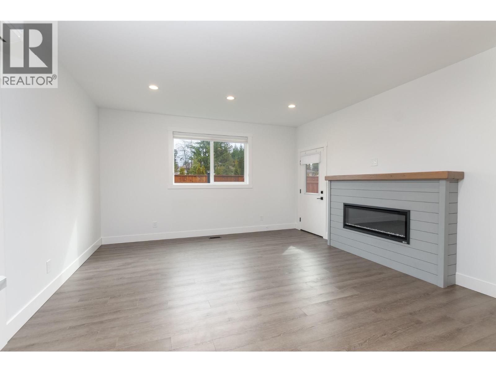 4 1441 20 Avenue Southeast, Salmon Arm