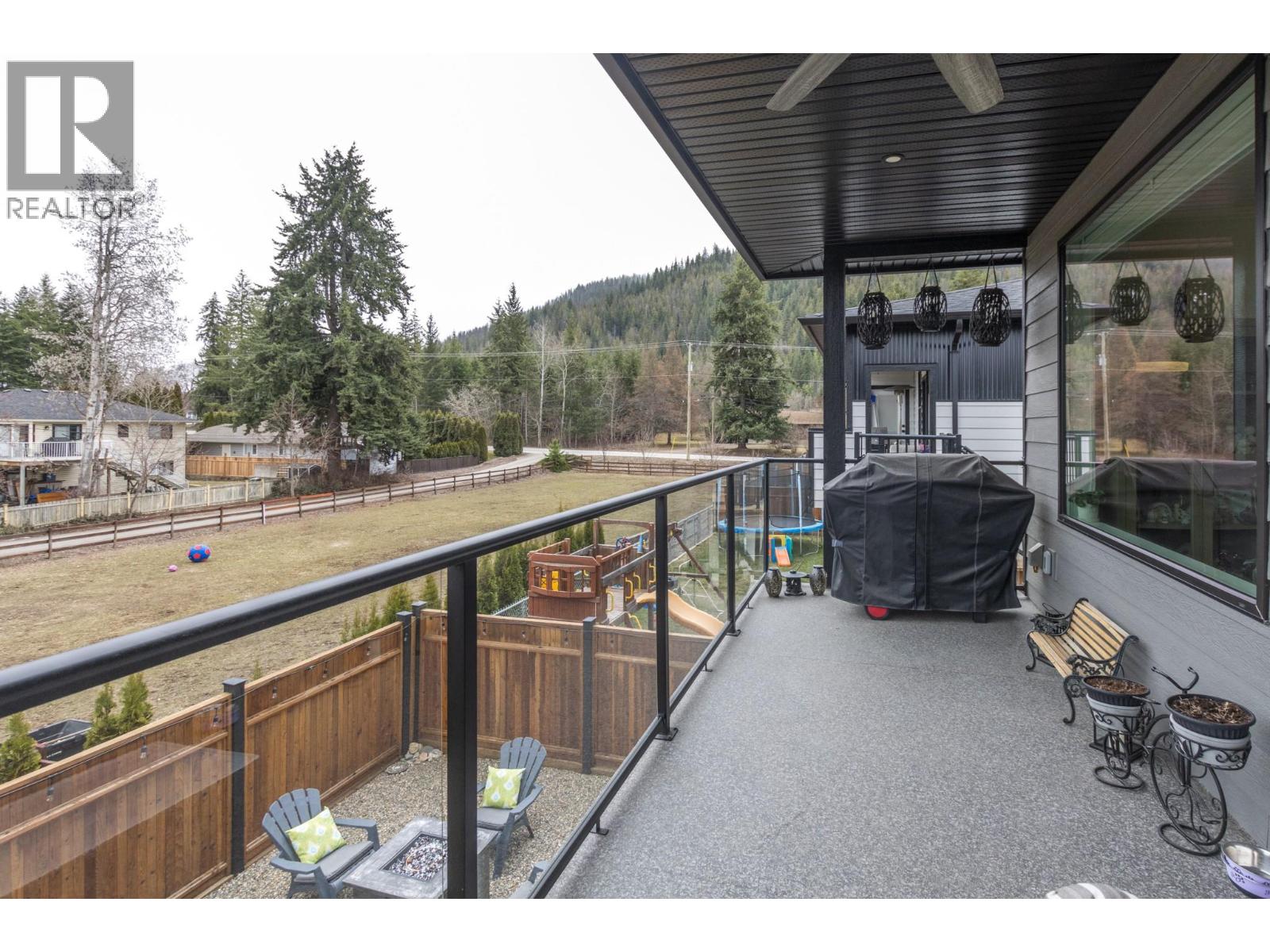 4 1441 20 Avenue Southeast, Salmon Arm