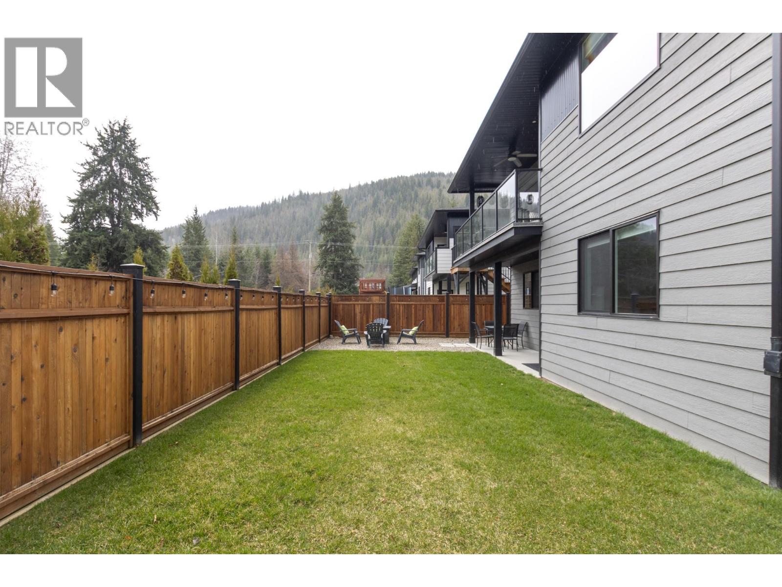 4 1441 20 Avenue Southeast, Salmon Arm