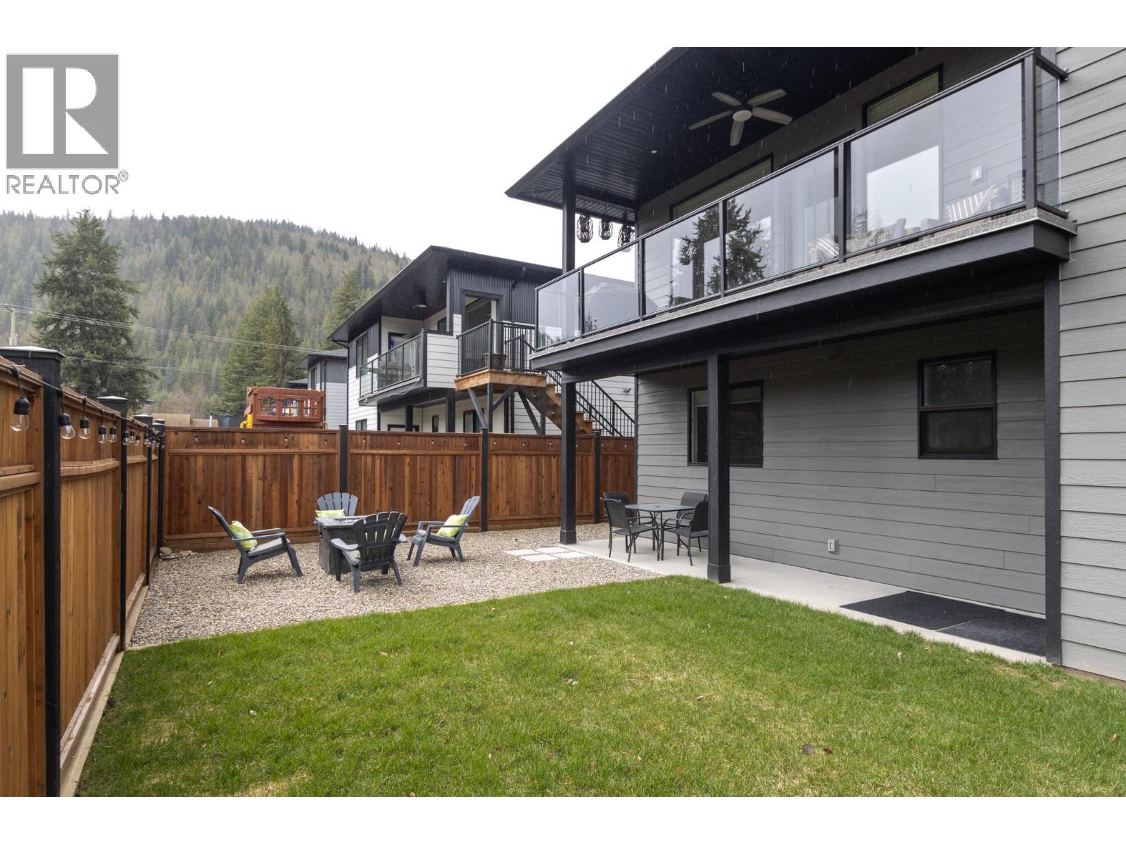4 1441 20 Avenue Southeast, Salmon Arm