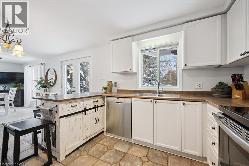 98 OLD MAPLE Lane, Kitchener, Ontario, N2N3B3 — Photo 20