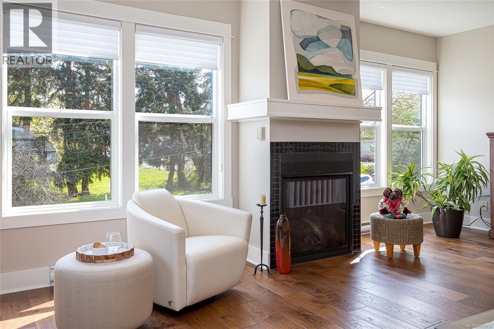 #D 1216 STYLES ST - 13